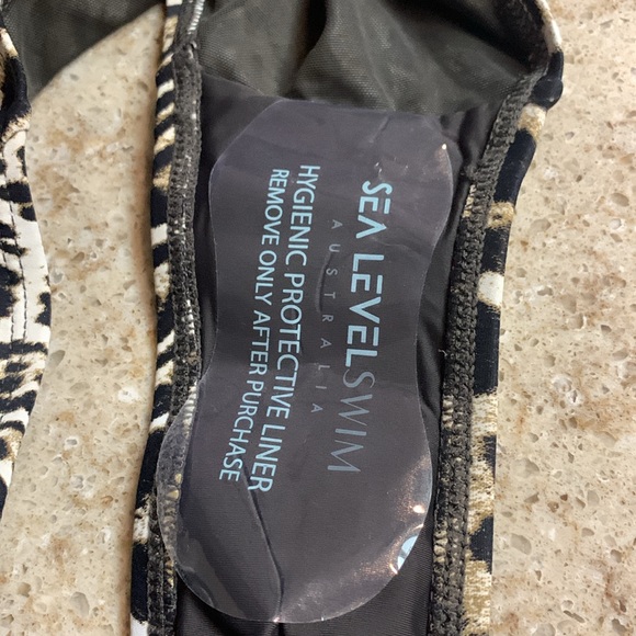 NWOT Sea Level Swim Deep V-Neck Multifit One-Piece Swimsuit Size 8 - Picture 12 of 12